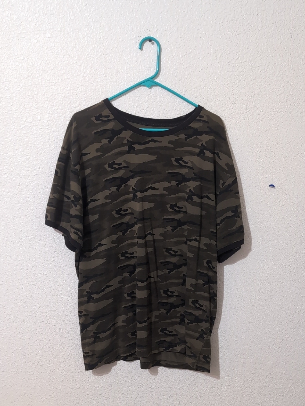 Old Navy Men's Camo Short-Sleeve Tee - Olive & Black